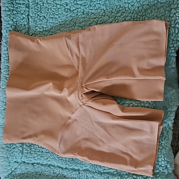 SuperPower Mid-Waist Short - Picture 1 of 9